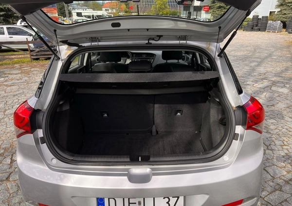 Hyundai i20 cena 30999 przebieg: 170000, rok produkcji 2017 z Zawadzkie małe 121